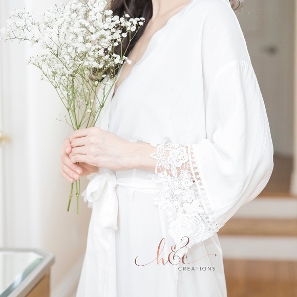 White Lace Trim Robe - Picture 1 of 3